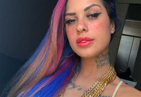 tati zaqui pelada|Tati Zaqui posa completamente nua e combina acessórios com a .